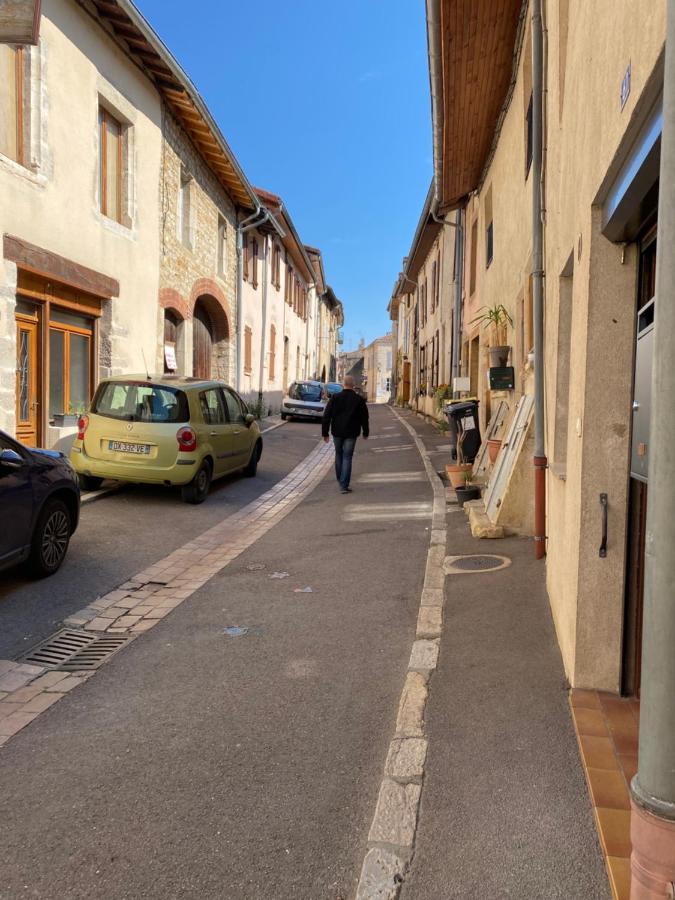 Logis Hotel Restaurant & Pizzeria Vuillot Cuiseaux Luaran gambar