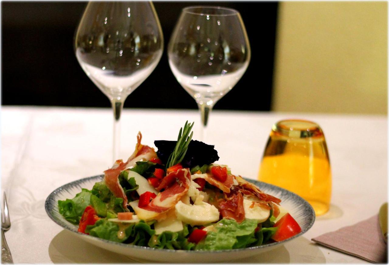 Logis Hotel Restaurant & Pizzeria Vuillot Cuiseaux Luaran gambar