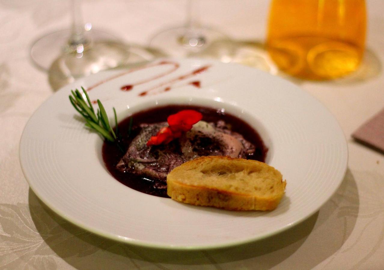 Logis Hotel Restaurant & Pizzeria Vuillot Cuiseaux Luaran gambar