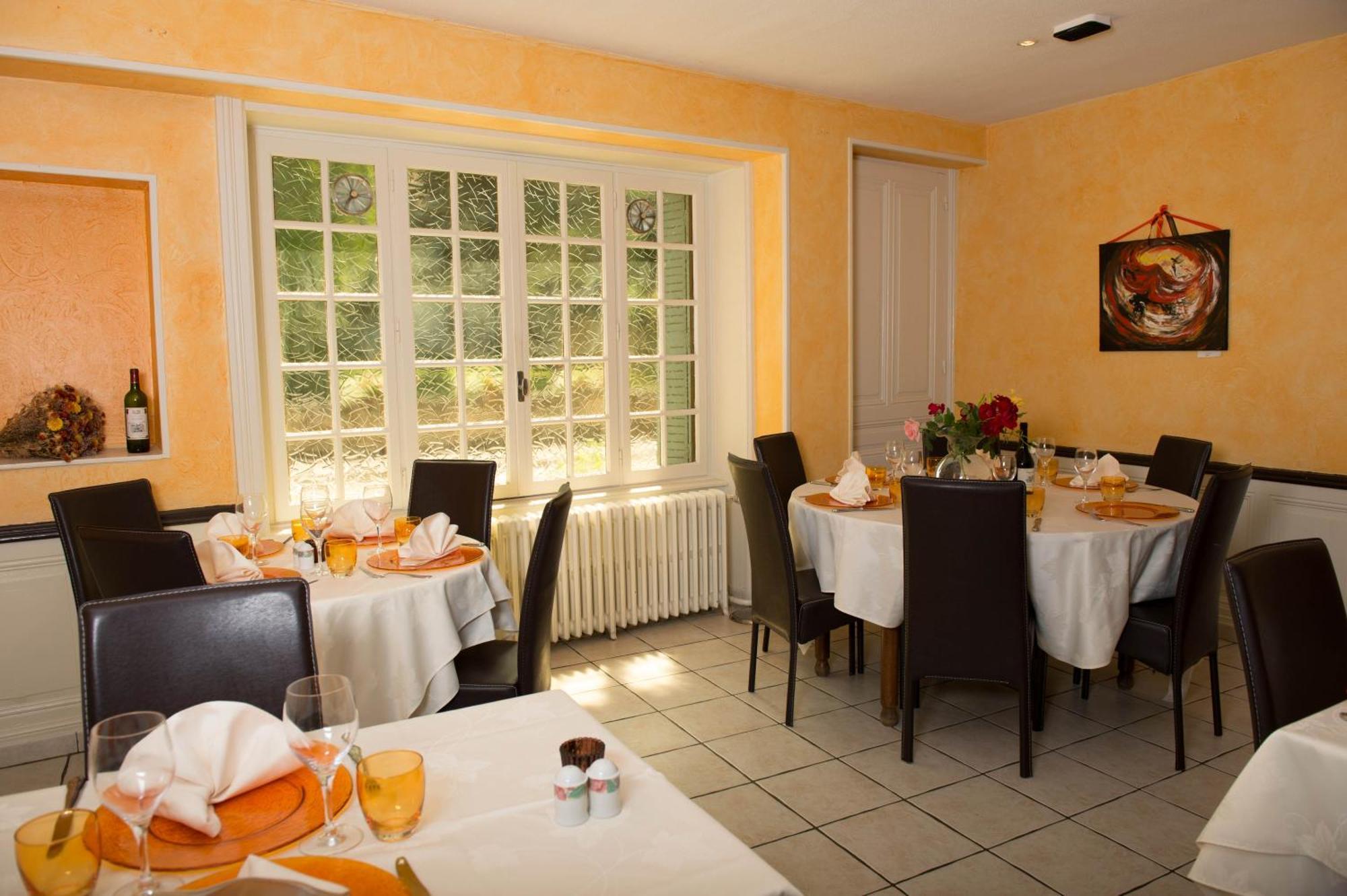 Logis Hotel Restaurant & Pizzeria Vuillot Cuiseaux Luaran gambar